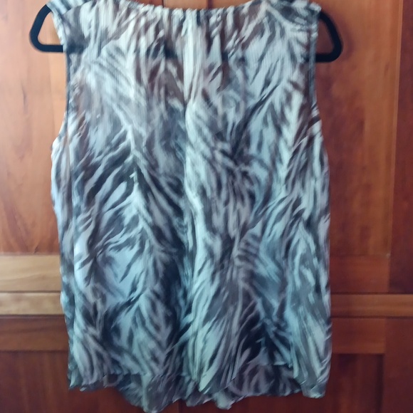 Talbots sleeveless B/W sheer sleeveless silk shell, like new, size 14 petite - Picture 5 of 5